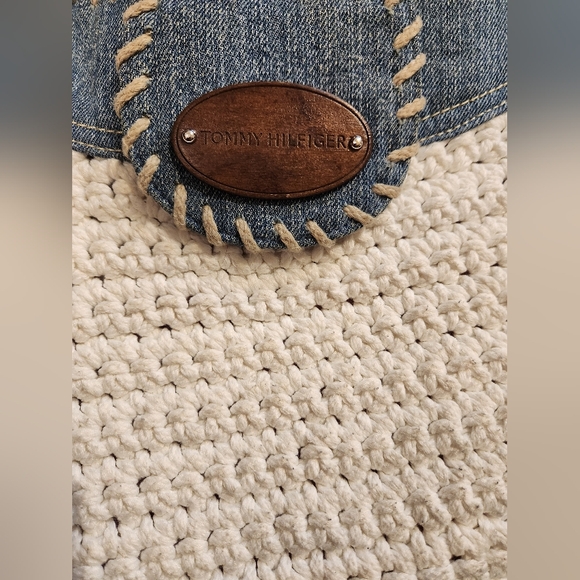 Tommy Hilfiger crochet purse. - Picture 3 of 8